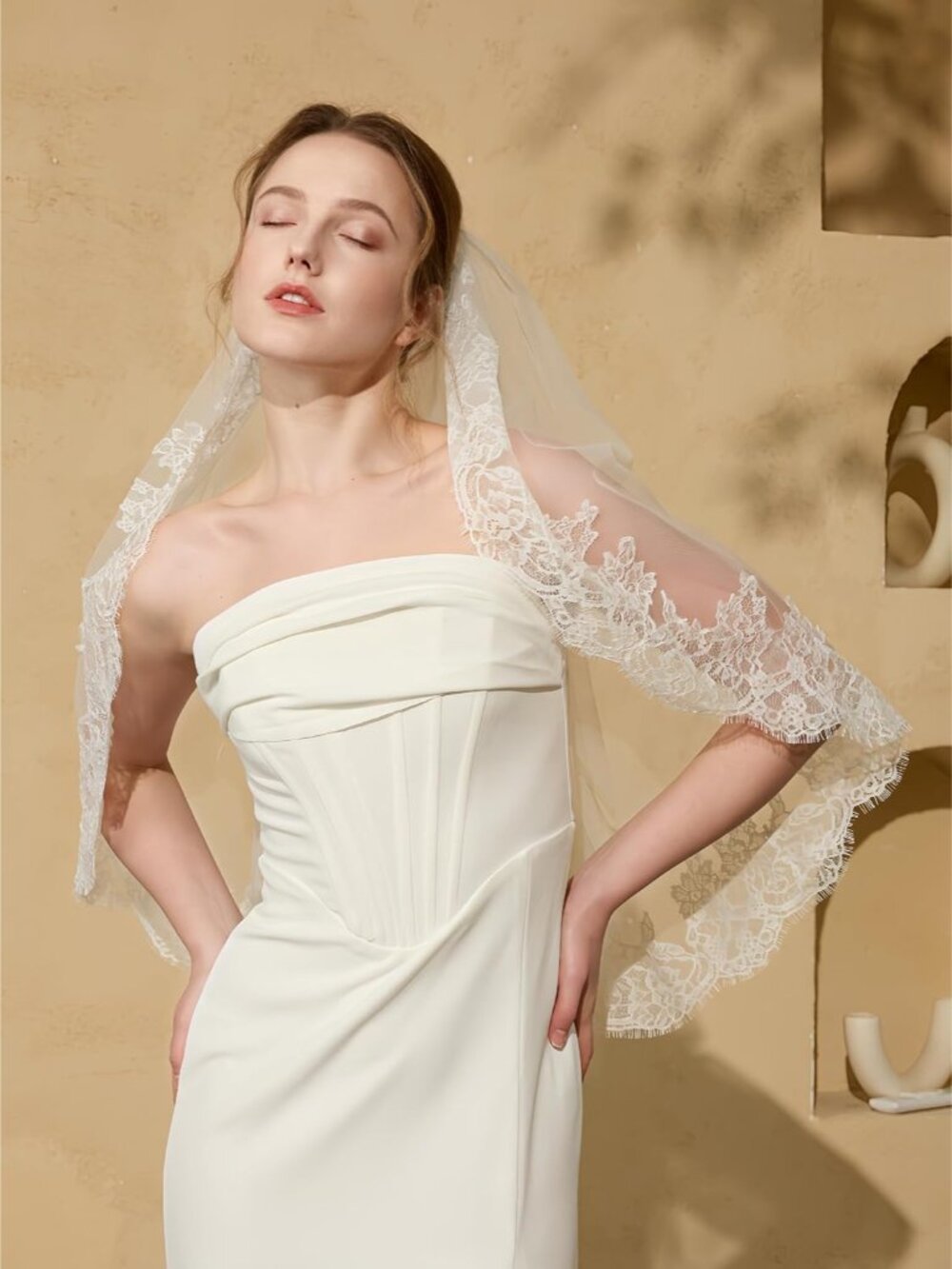 1 Tier Lace Veil Bridal Veil with Metal Comb, Wedding Veils for Women in Ivory & - Picture 5 of 7